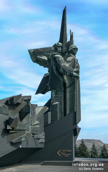 Монумент «Освободителям Донбасса» в Донецке